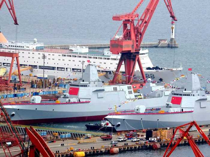 再服役20万吨！2024一大批新舰艇等待入列，中国海军实力再攀新高